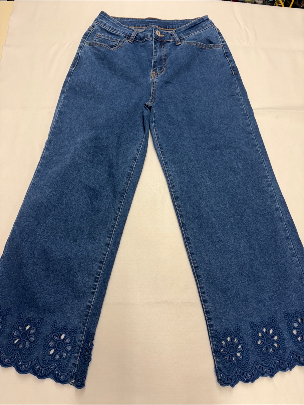 Sidefeel Women's Cropped Jeans with Eyelet Scalloped Hem - Blue sz8